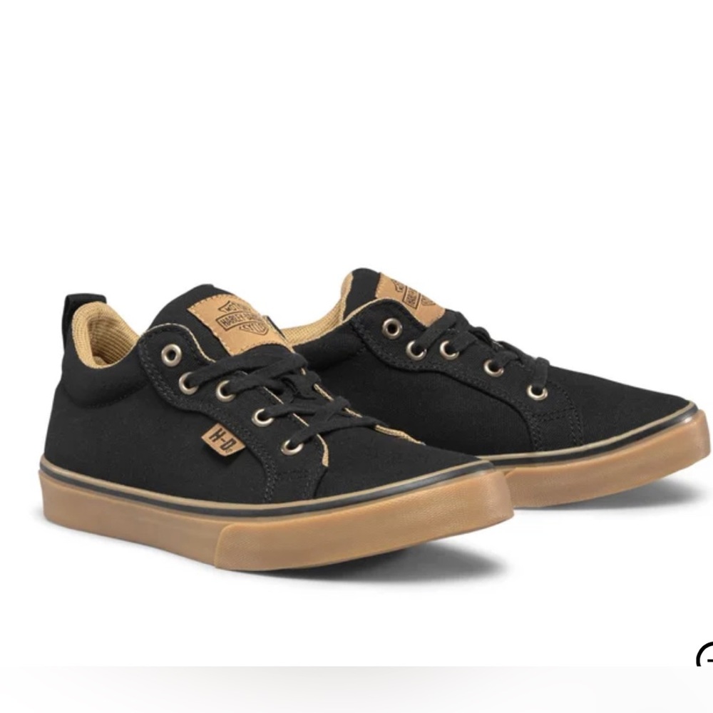 Like NEW Harley Davidson women’s size 8 sneakers.
